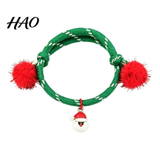 Cute Snowman Wrist Decor Christmas Bracelets, Red Green String Bracelet, Adjustable Rope Bracelet with Stackable Bell Charm And Tinsel Pom Poms,