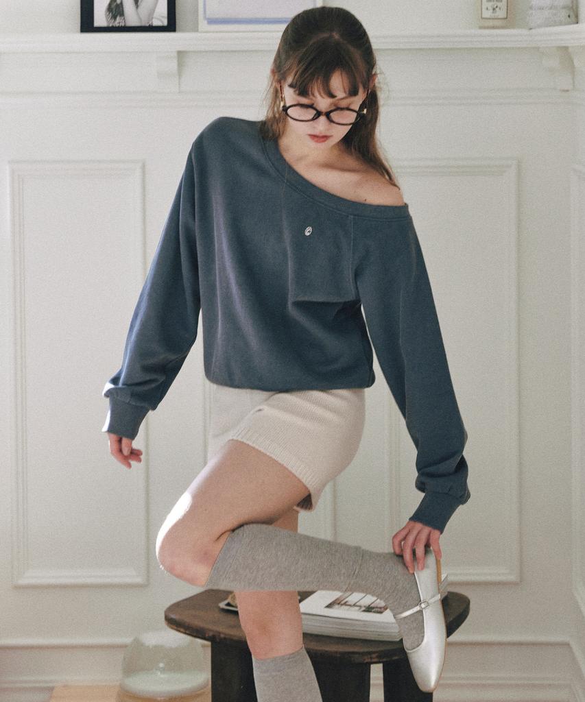 LETTER FROM MOON Edin Off-Shoulder Sweatshirt (Pigment Blue)