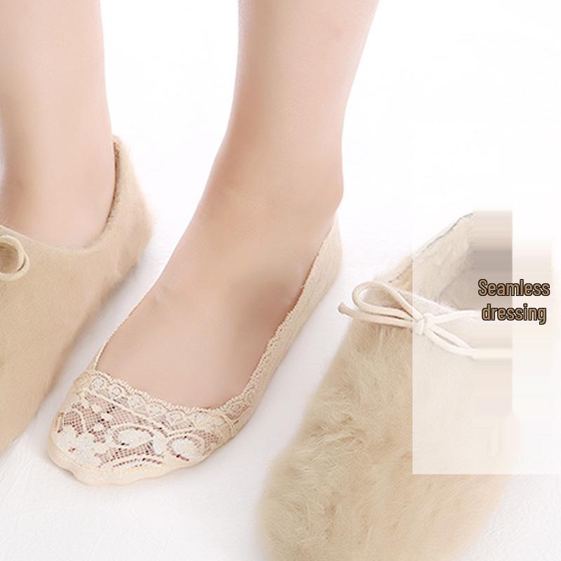 Women's Summer Lace Low-Cut Socks, Thin & Breathable with Cotton Bottom and Silicone Anti-Slip Heel Grip.