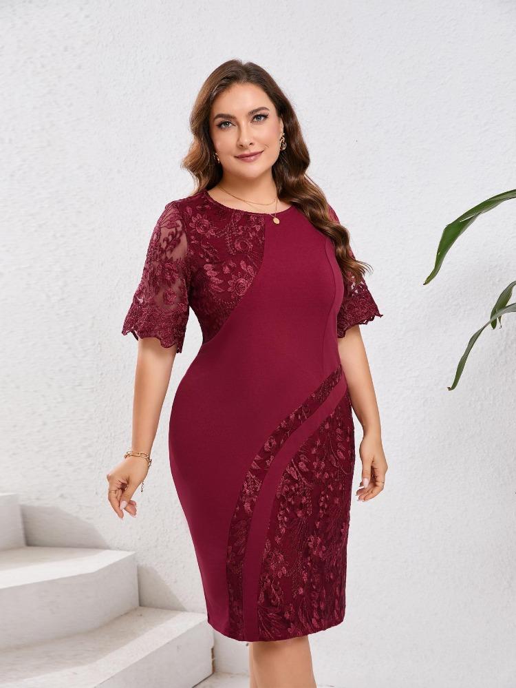 Dámské koktejlové šaty plus size slim s vyšívanou krajkovou stříží