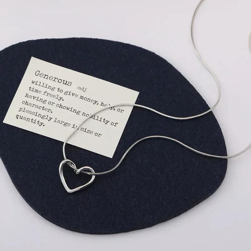 Hollow Heart Pendant Necklace Tiny Silver Color Clavicle Snake Chain Collar for Women Friendship Jewelry