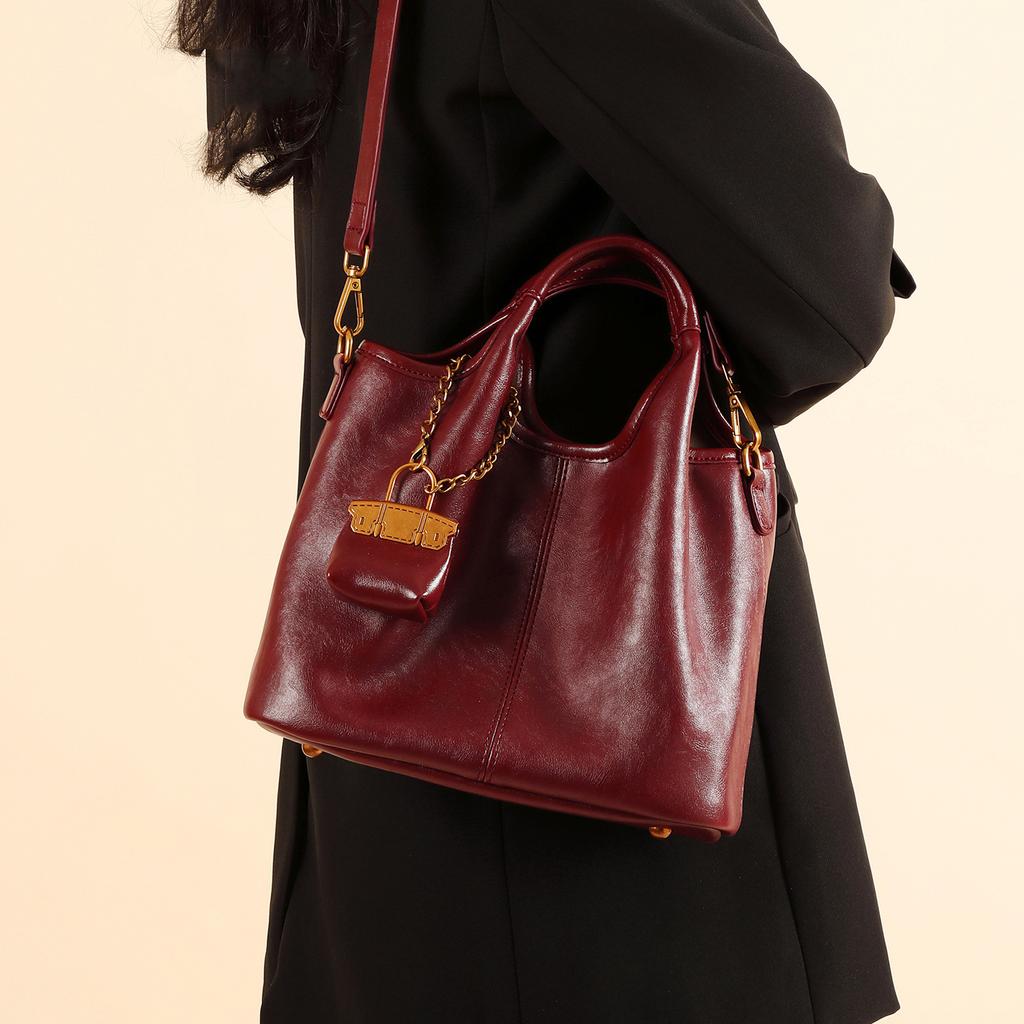 Stylish and Simple 2025 New Red Bridal Bag Commuting Daily Available Mother and Child Bag One Shoulder Crossbody Portable Wedding