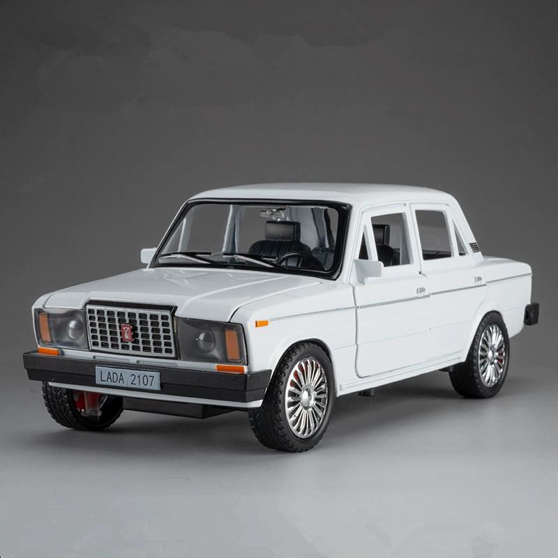 

1/18 LADA 2107 Металева модель класичного автомобіля Diecast Металевий ретро-транспорт Модель автомобіля Звук і світло Колекція Дитяча іграшка Подарунок білий