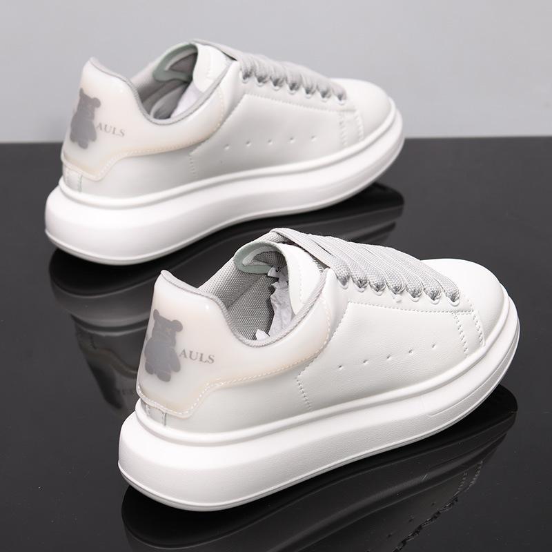 Nuevas zapatillas casual de tablero de pareja de oso de cuero de suela gruesa con altura interior aumentada de McQueen 2