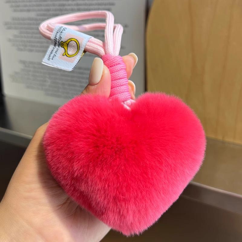 Uroczy brelok/zawieszka w kształcie serca z futra królika rasy rex - pluszowa zawieszka do torby w kształcie serca