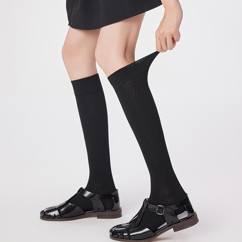 Encore Burgundy Wool Socks - Women's Retro Style, Versatile, Boneless, Calf-Length for Autumn and Winter