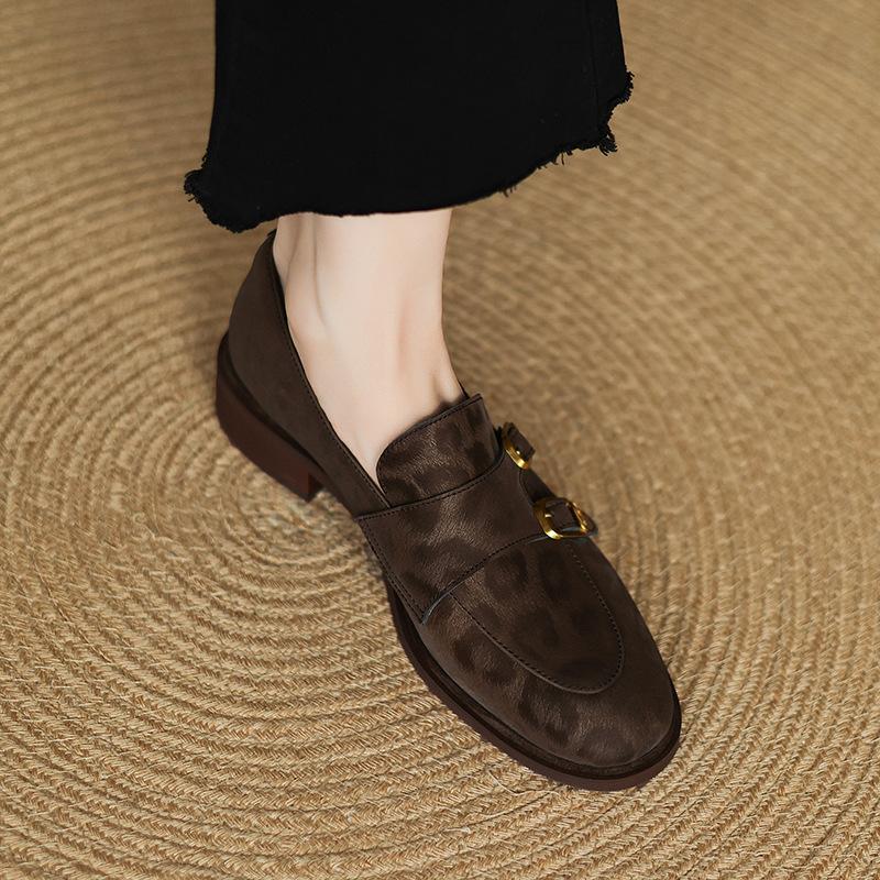 Ретро туфли-лодочки с глубоким вырезом на низком каблуке на одной педали под юбку и маленькие кожаные туфли 40 2990₽