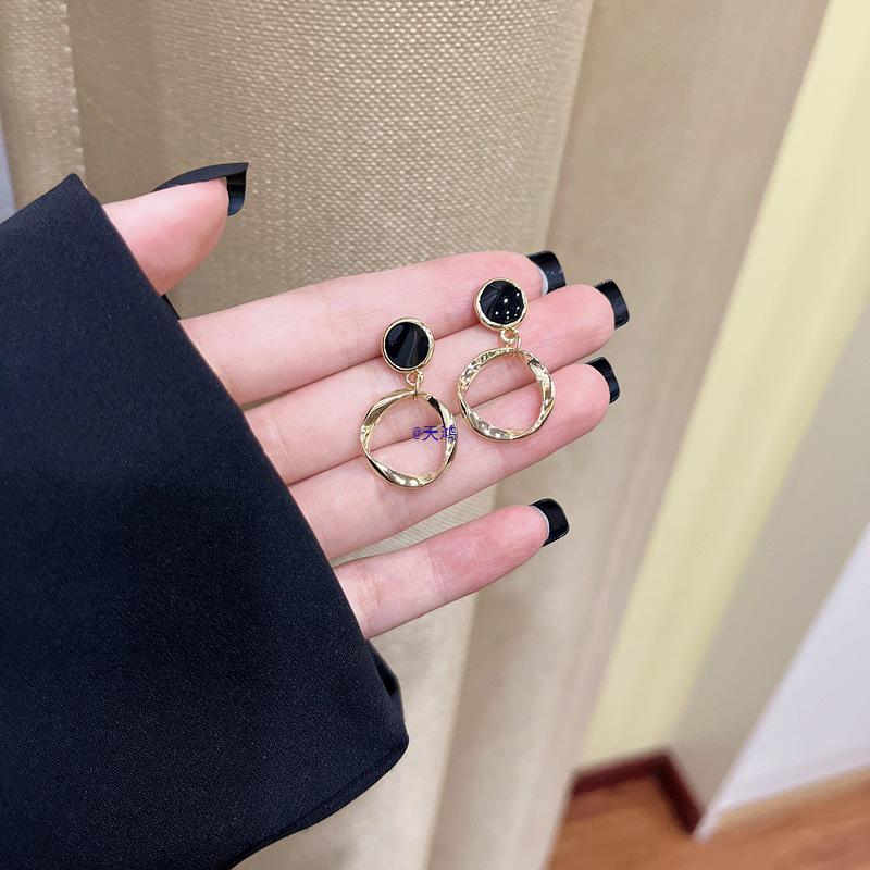 

Винтажные французские серьги в стиле Хепберн: Черные серьги-капли масла