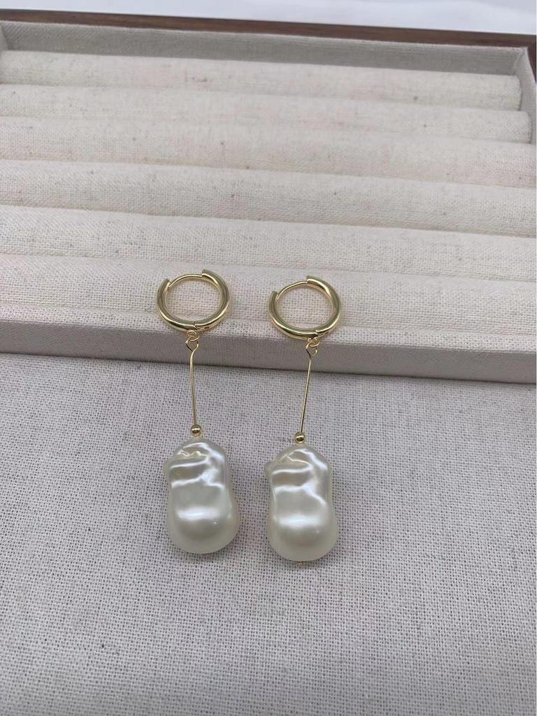 Vielseitige unregelmäßige Barockperlen-Ohrstecker – Natürliche Süßwasserperlen