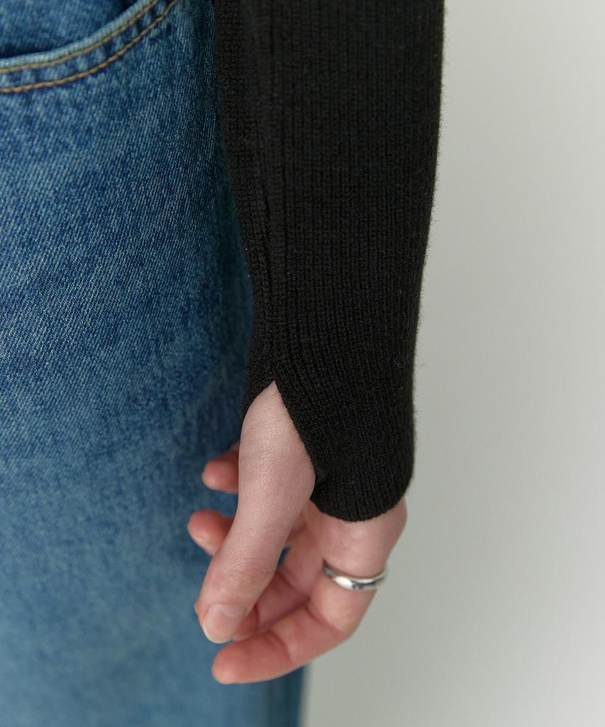 OSTKAKA Wool Blended Wave Neck Pullover Black