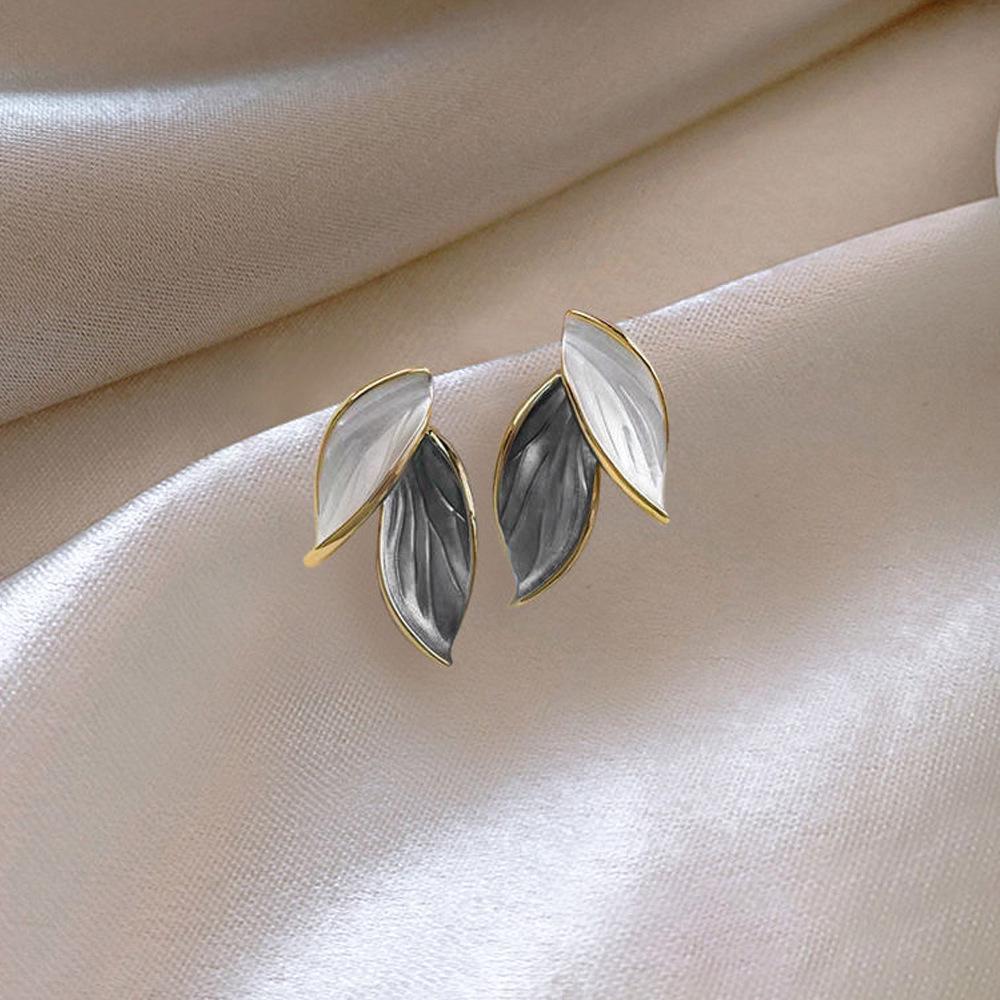Elegant Zircon Flower and Pearl Stud Earrings - High-End Niche Design