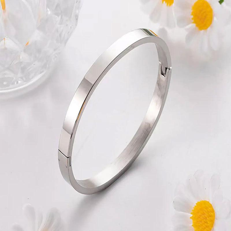 Titanium steel bracelet, smooth stainless steel bracelet, girls' advanced sense, fashionable and versatile, simple and light luxury bracelet