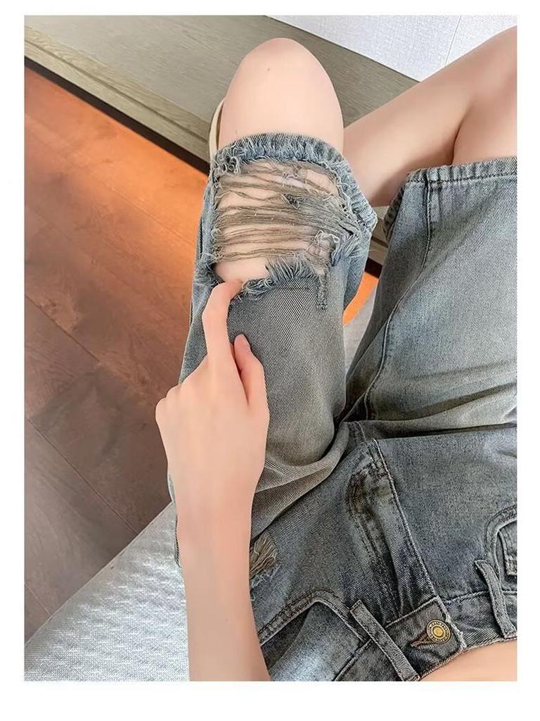 Damen Nostalgische Blaue High-Waist Ripped Denim Shorts - Lockere Passform, Mittellang, Weites Bein für Birnenförmige Körper.