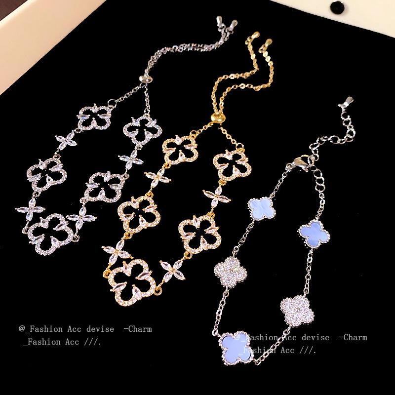 

Zirconia Flower Cutout Adjustable Bracelet: Elegant, High-End, Light Luxury Jewelry.