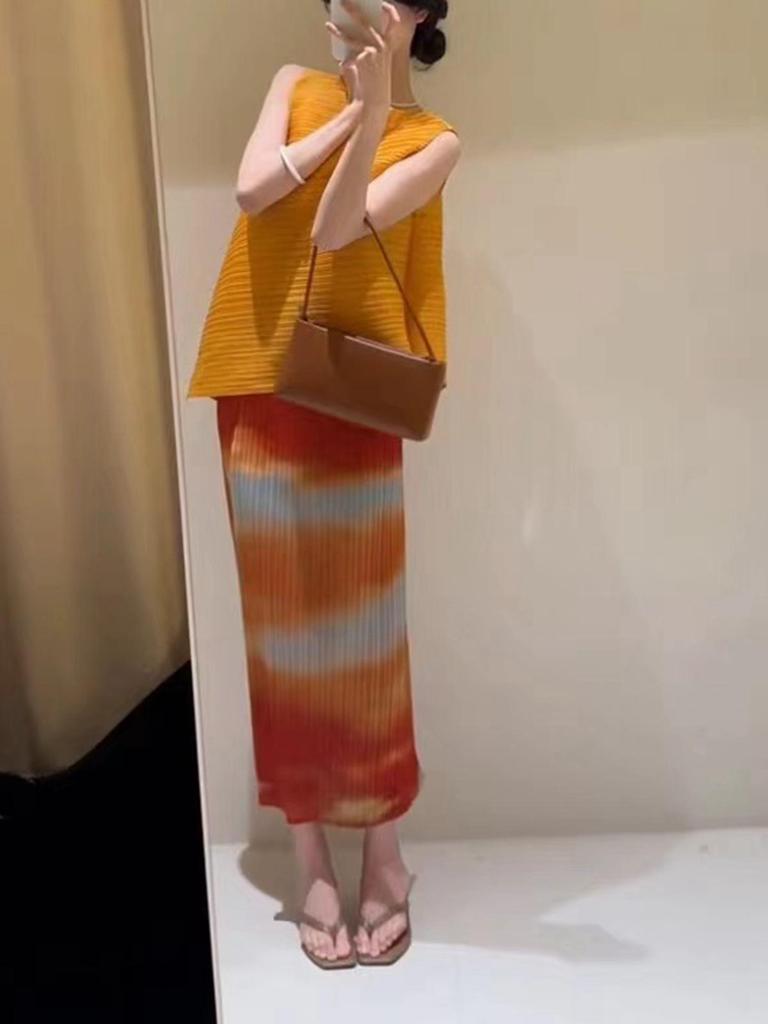 Miyake Pleated Women's Summer Two-Piece Suit - Elegant Age-Reducing Set