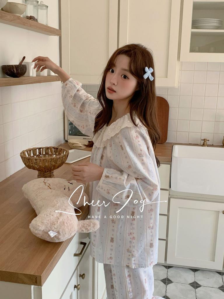 Double yarn crew neck lace cartoon small fresh Layla garden series long sleeves trousers Yi Tian Zi