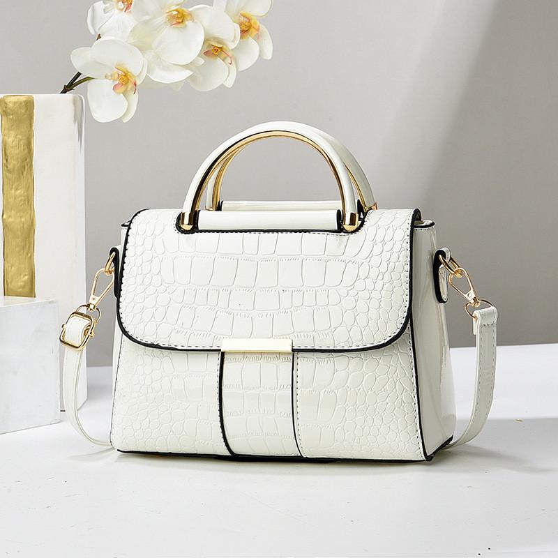 

Pu Vibrant Stylish Small Handbag With Glossy Finish And Crocodile Print Trendsetters For белый