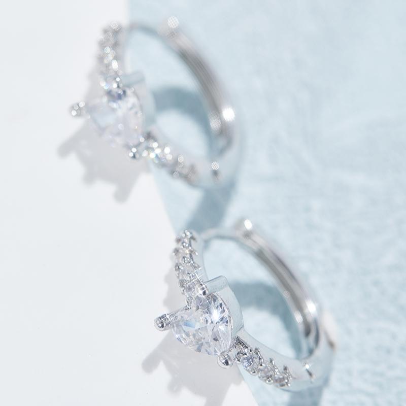 Light Luxury High-end Heart Zircon Shines Personalized Earrings for Women Niche Unique Daily Wear Holiday Party Zircon Gifts