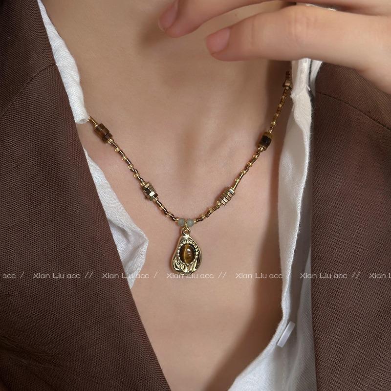 Autumn and winter new Maillard style imitation natural stone necklace retro high-end tiger's eye stone beaded neck chain collarbone
