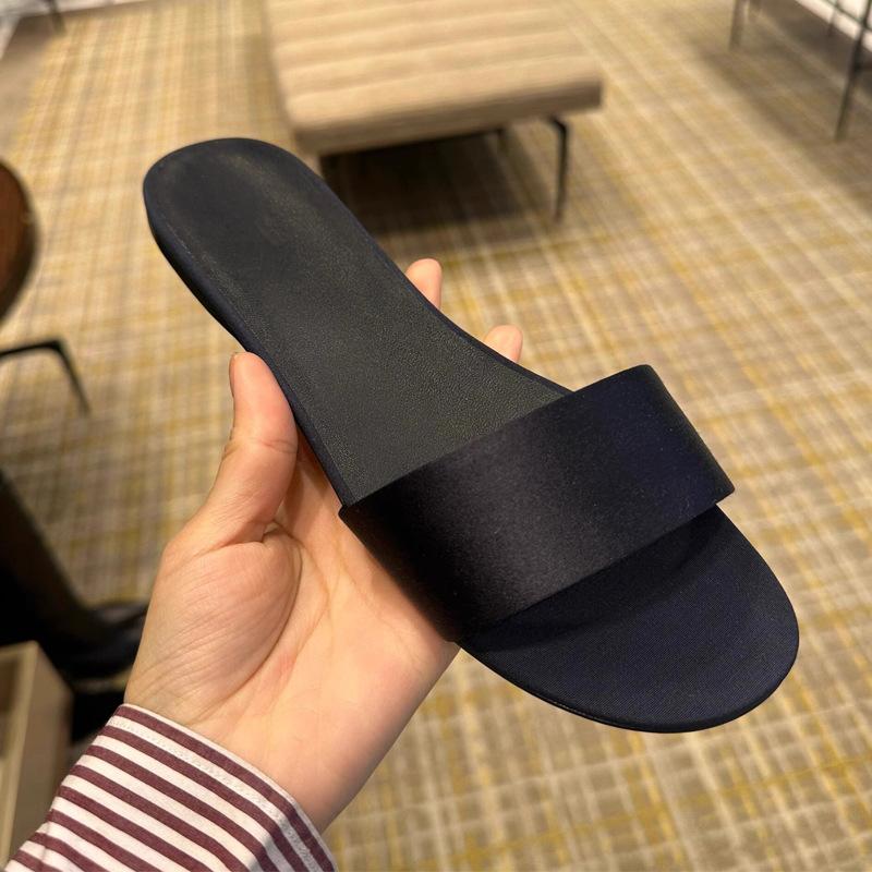 Fashion One Word Slippers for Women Summer 2025 Simple Leather Toe Exposed Women's Shoes Beach Shoes French Niche Sandals Outdoor Wear