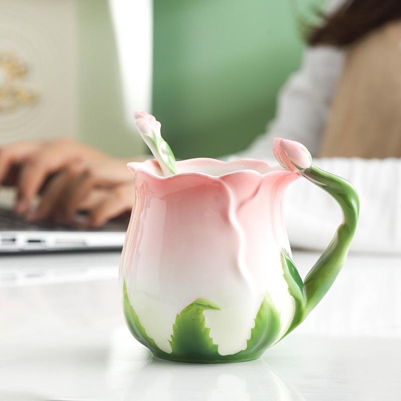 Cană de cafea cu flori de trandafir 3D Cești de cafea din ceramică Mic dejun de uz casnic Cupă cu lapte cu lingură Vară iarnă Vase Cadouri de zi de naștere