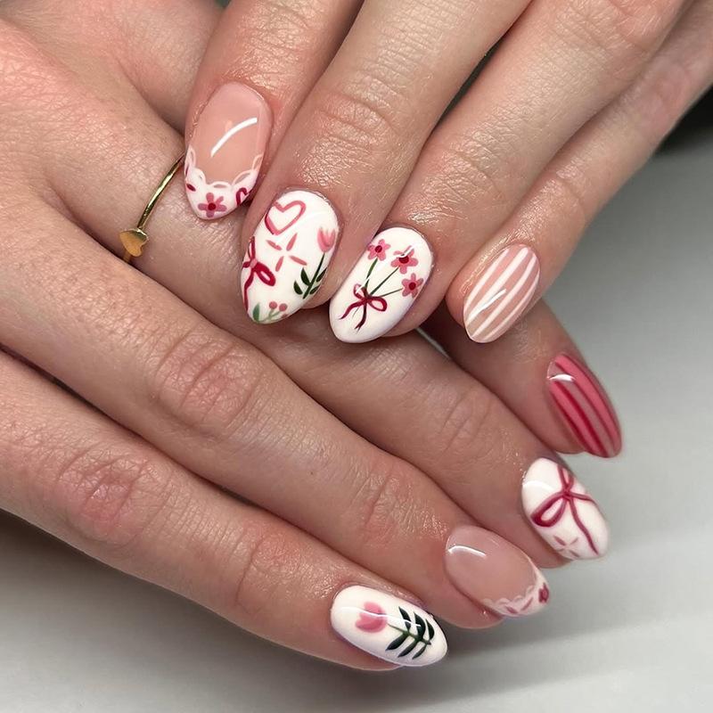 

24PCS Cute Blueberry Stripes Short Oval False Nails with Glue Sweet Yellow French Press on Nails Simple Almond Acrylic Nails Art