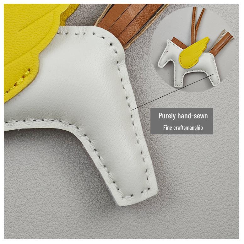 Håndsømmet Ekte Skinn Pony Veskeanheng - Søtt Lammeskinn Flygende Hest Design