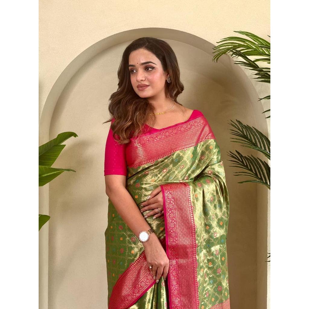 Ren vevssilkesaree med zari-veving og meena-arbeid med løpende bluse og elegant jaal på kroppen.  bluse : kontrast som per video