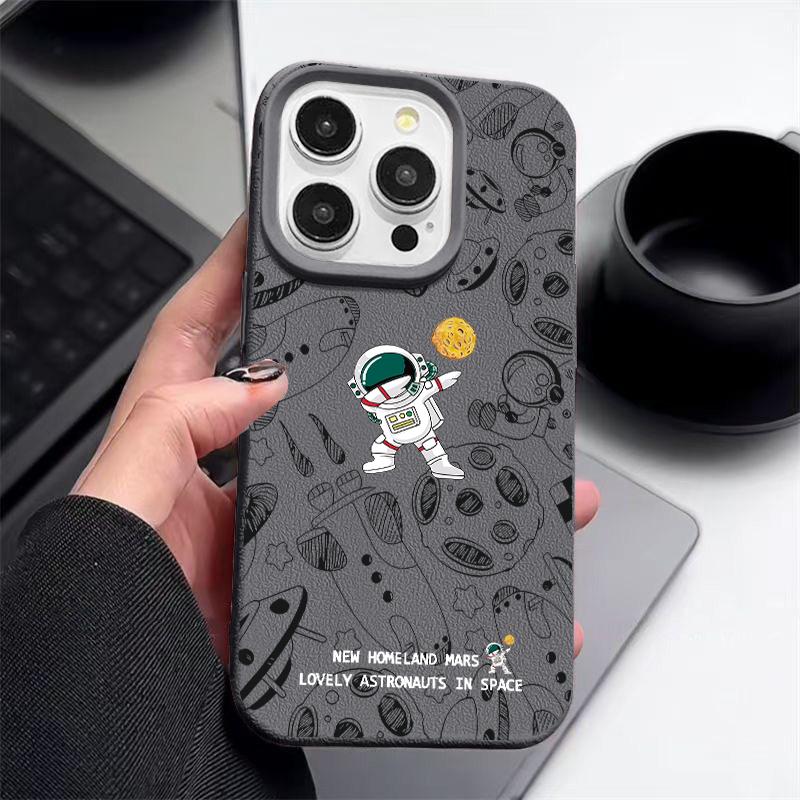 

Чехол для телефона с рисунком астронавта из кожи и текстурой для iPhone 16 Pro 15 14 13 12 Pro Max 11, ударопрочный, мягкий, матовый, тонкий чехол из ТПУ iPhone 16 Pro серый