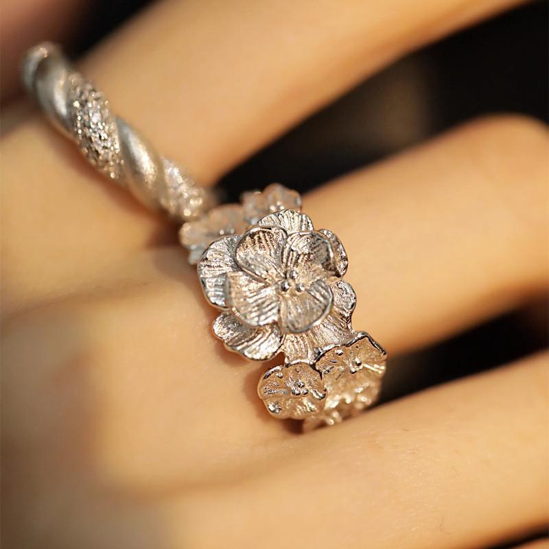 Elegant Adjustable Flower Ring For Women Featuring Unique Gardenia Design In Copper