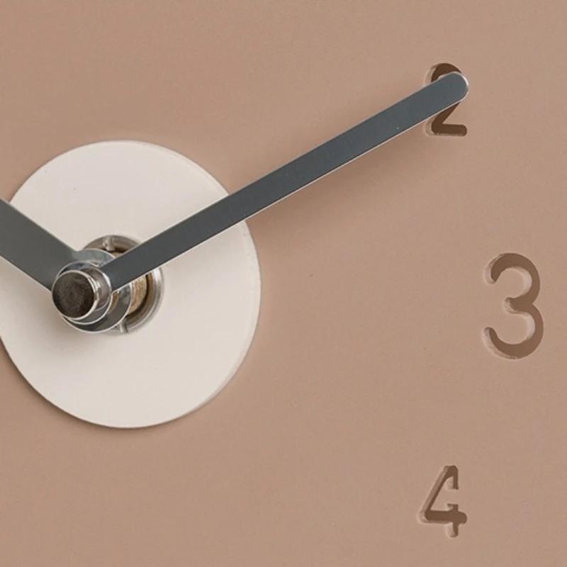 Living room - Simple and elegant, with an artistic style. Desk with clock. Simple artistic desktop clock. Bedroom decoration - H