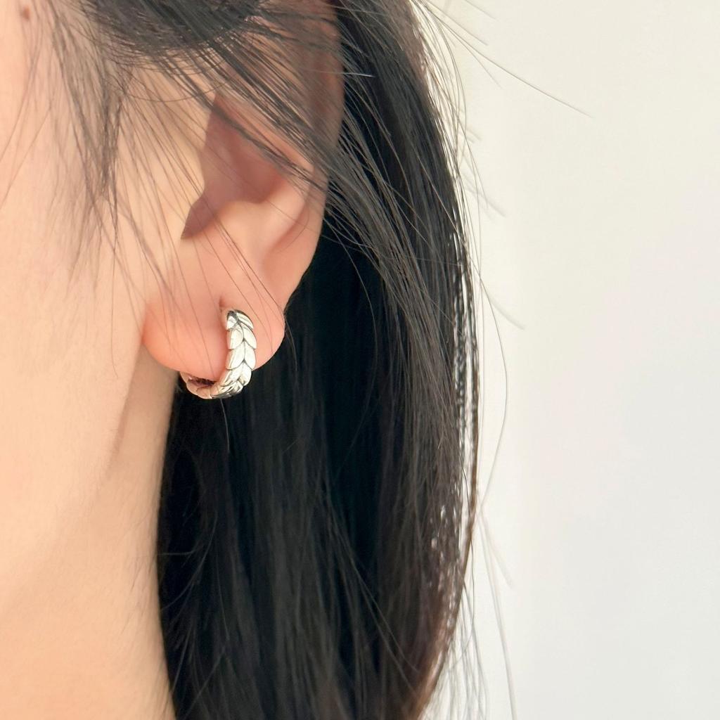 Cold Wind Retro Wheat Circle Earrings Niche High-end Exquisite Sweet Dainty 100% Match Temperament Women's Versatile Daily Earrings
