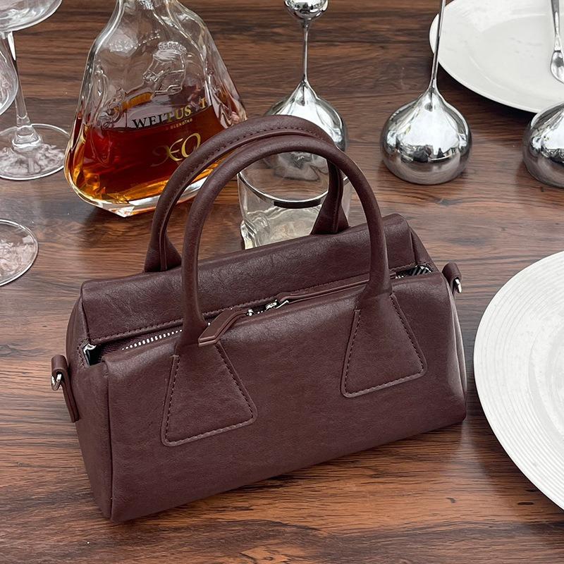 Underarm Baguette with Vegetable Tanned Cowhide Bowling Bag Niche Design Shoulder Bag