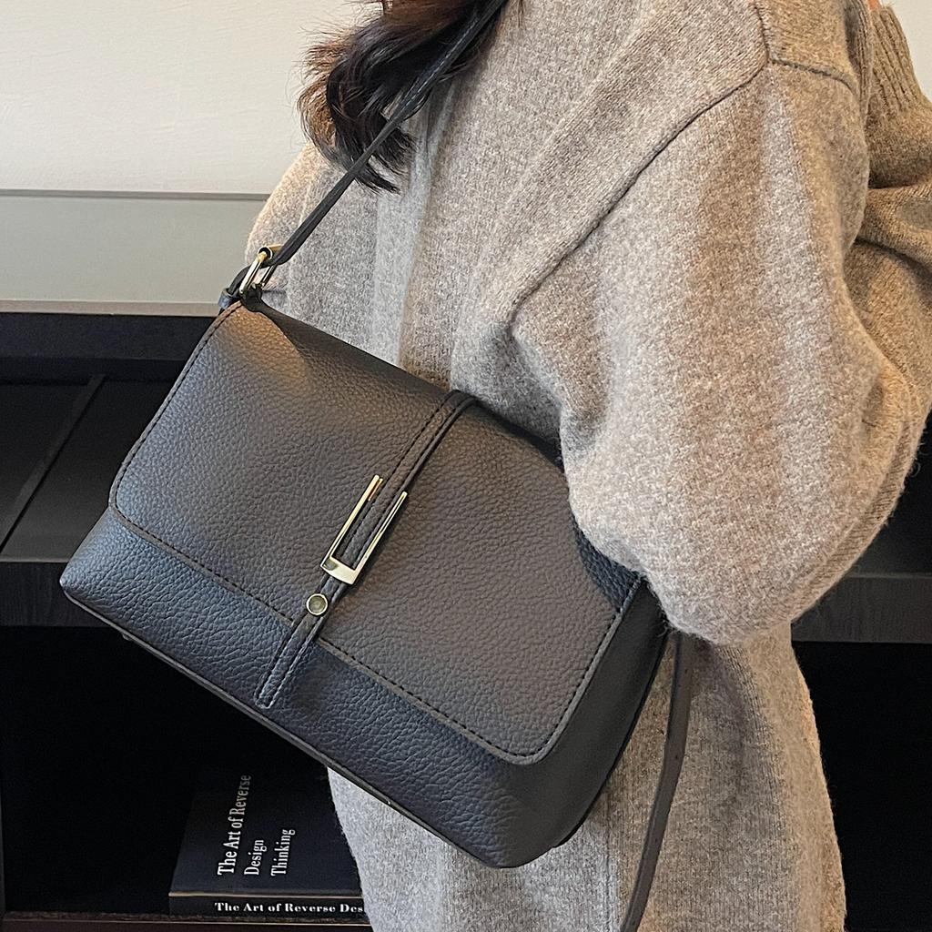 Retro work commuter bag women's large capacity 2025 new casual autumn and winter versatile single shoulder messenger bag small square bag