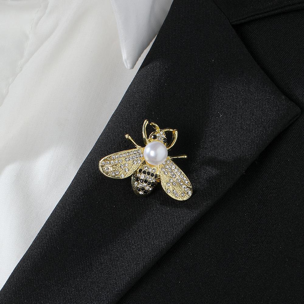 Cute Diamond-Encrusted Pearl Bee Brooch, Heavy Industry Light Luxury High-End Sense Fashion Temperament Suit Pin