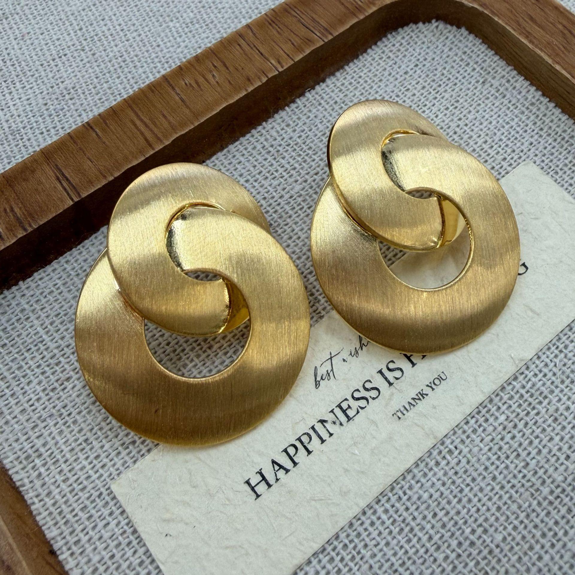 Simple Metal Texture, Interlocking Earrings, Fashionable Retro Personality Exaggerated Cold Wind Geometric Earrings