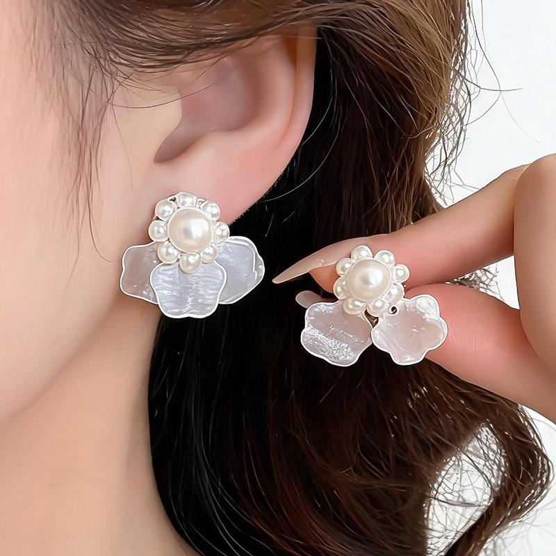 Silver Needle Pearl and Shell Flower Stud Earrings - Elegant and Fashionable Women's Jewelry