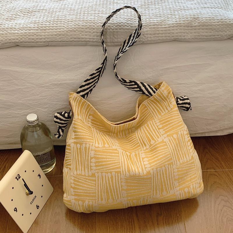 Modern Casual Tote Bag For Women Perfect For School With Ample Storage And Stylish Look жёлтый