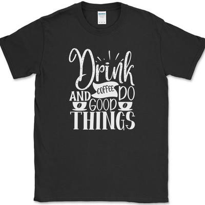 Kaffee trinken und Gutes tun T-Shirt Lustiger Humor Koffein Text T-Shirt
