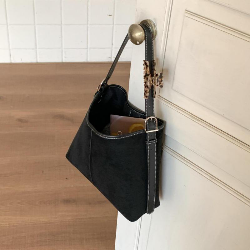 Autumn and winter suede bags, new suede retro wind tote bags, large-capacity women's shoulder bags.