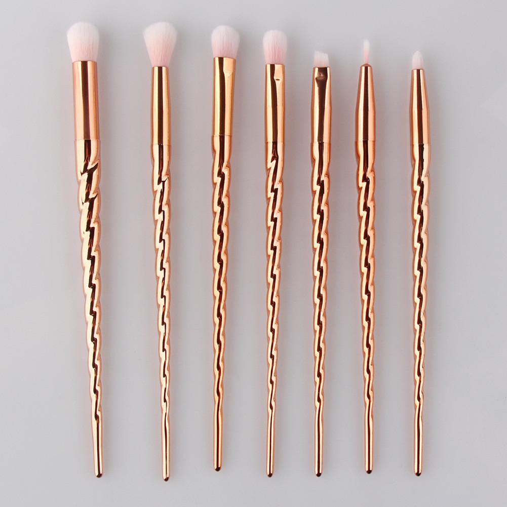 Eye Shadow Brush Set With Synthetic Fibers For Makeup Enthusiasts And Professionals
