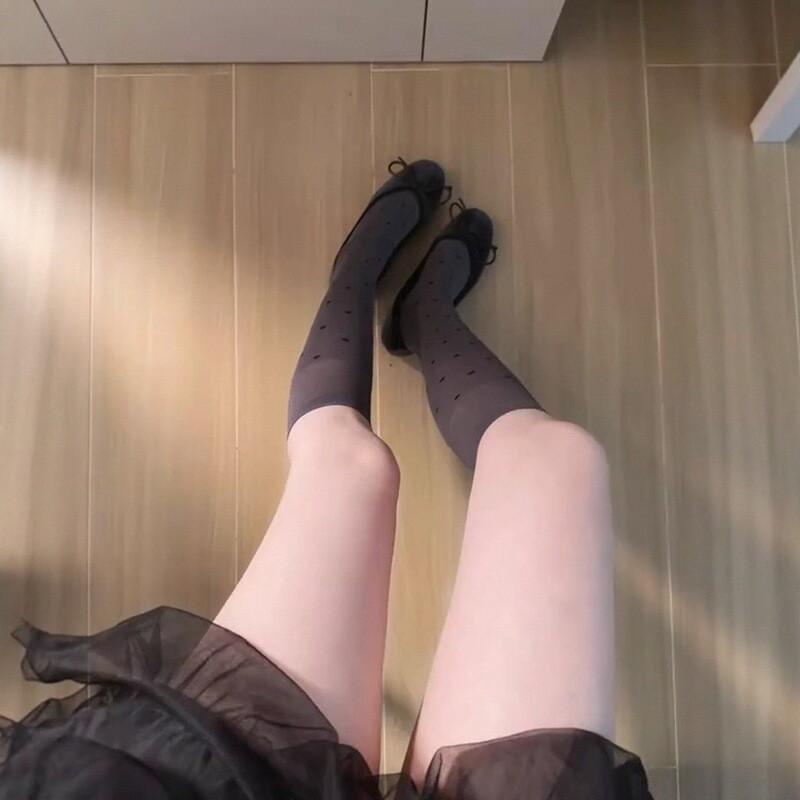 Gepunktete Overknee-Strümpfe für Damen – Neue Ankünfte für den frühen Herbst, Balletcore Chic Graue Knöchelsocken mit gepunktetem Design