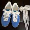 2 Paar Elegante Weiße Spitze Schleife Schnürsenkel - 120 cm Lang V-Ausschnitt Koreanischer Stil, für Sneaker flache Schuhe Hochzeitsschuhe