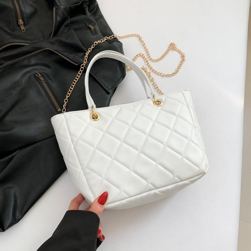 Elegant White Quilted Chain Tote Bag For Women With Soft Pu Material And Trendy Aesthetic