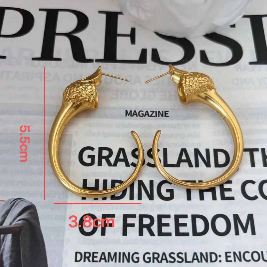 New Curved Beak-shaped Three-dimensional Earrings