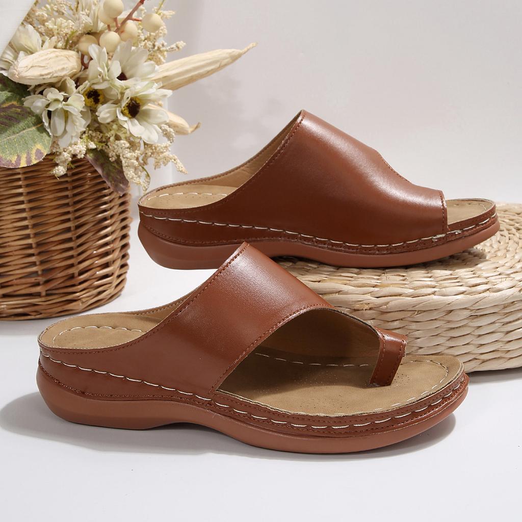 European and American Style Toe Casual Large Size Shoes Women Wear Slope Heel Flat Bottom Beach Cool Slippers Women Spot