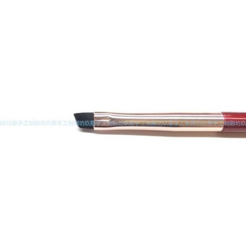 AME - Angled Eyebrow Makeup Brush