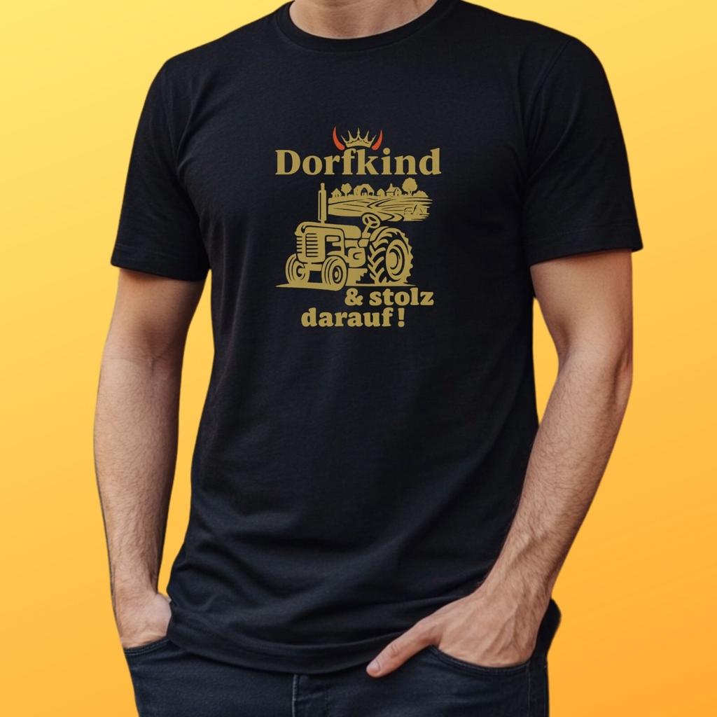 T-Shirt Dorfkind mit Traktor –Lustiger Spruch für Landeier,Stolz aufs DorflebenWird in neuem Fenster oder Tab geöffnet