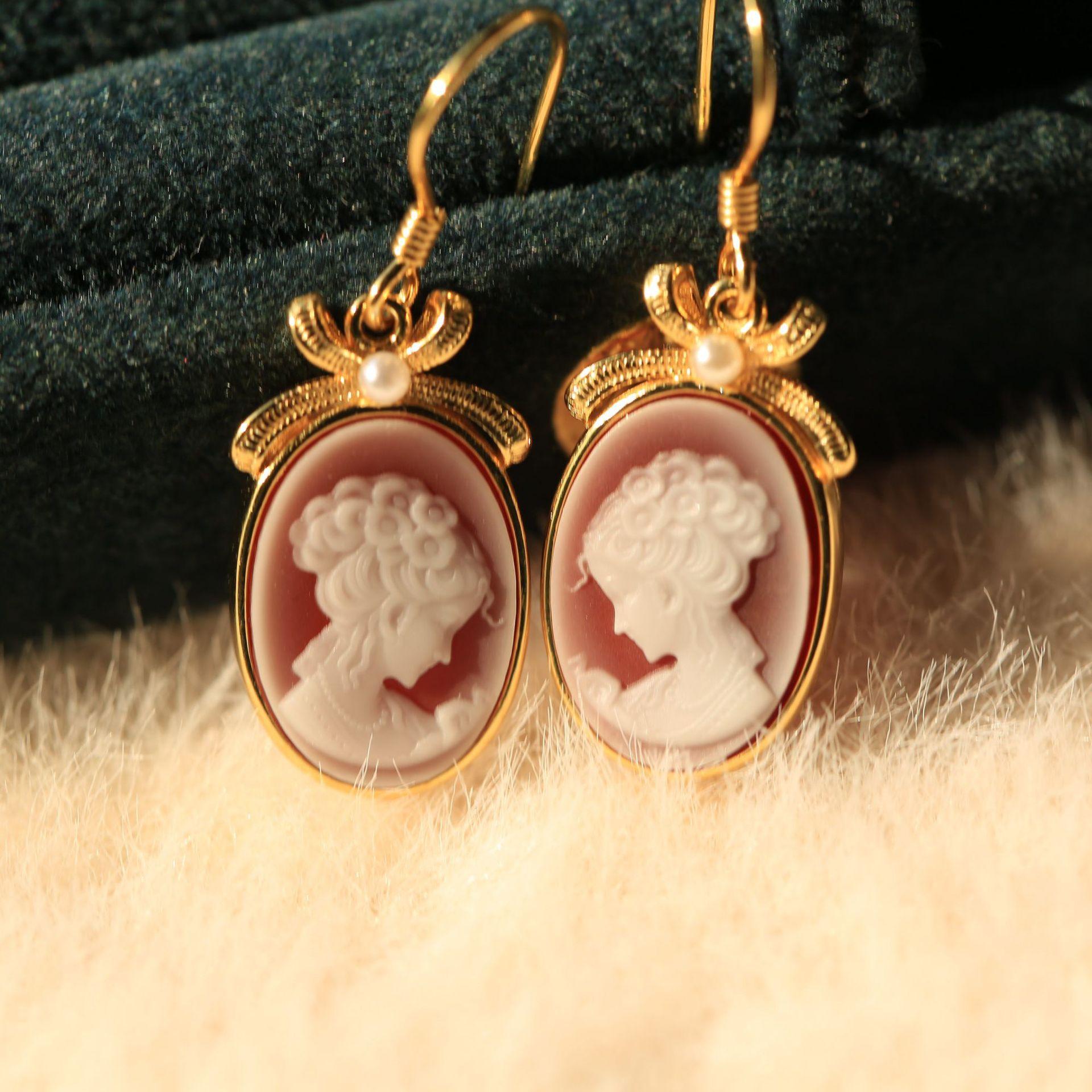 

Фабричные продажи Серебряная инкрустация Camio Relief Beauty Bow Eardrops красный