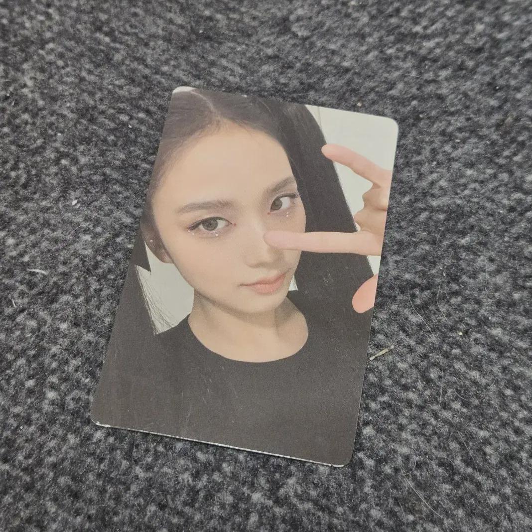 

Blackpink Фотокарточка сольного альбома Джису